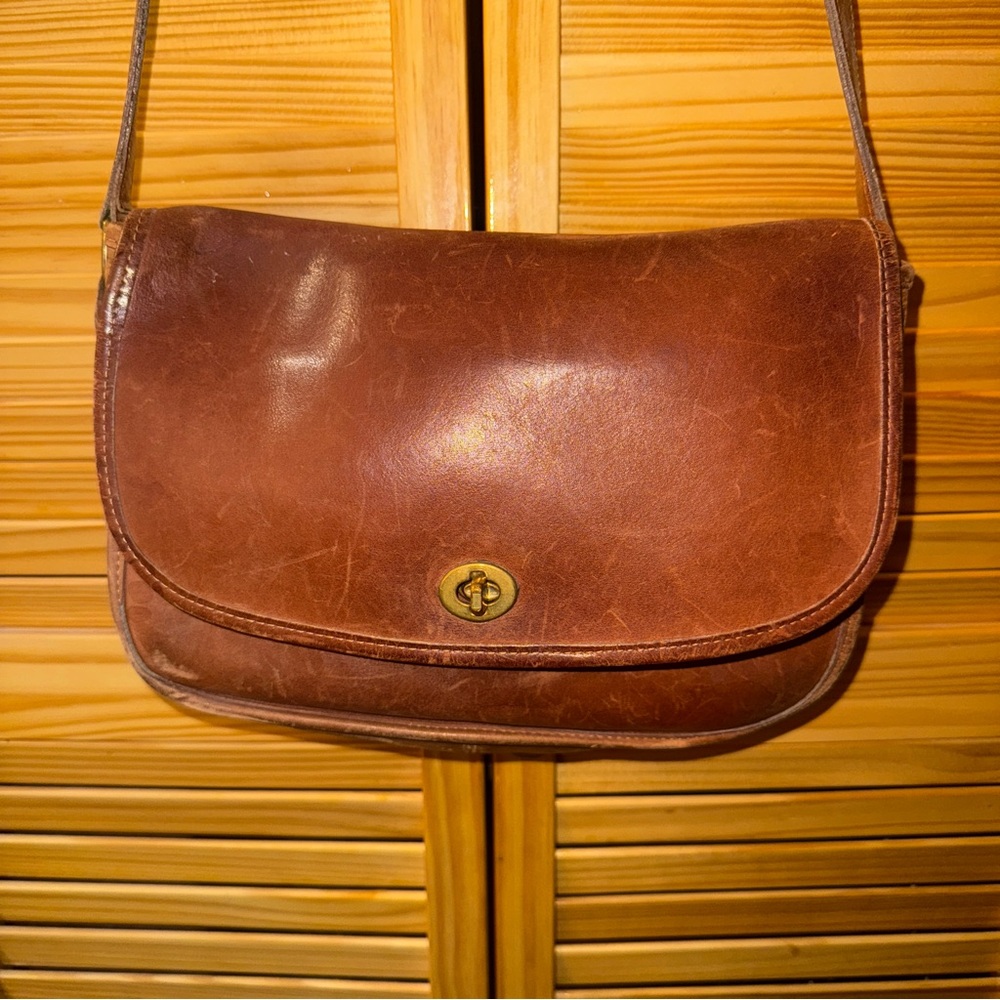 Vintage Coach Leather Crossbody, Flap turn lock, Adjustable strap, Cognac/Brown